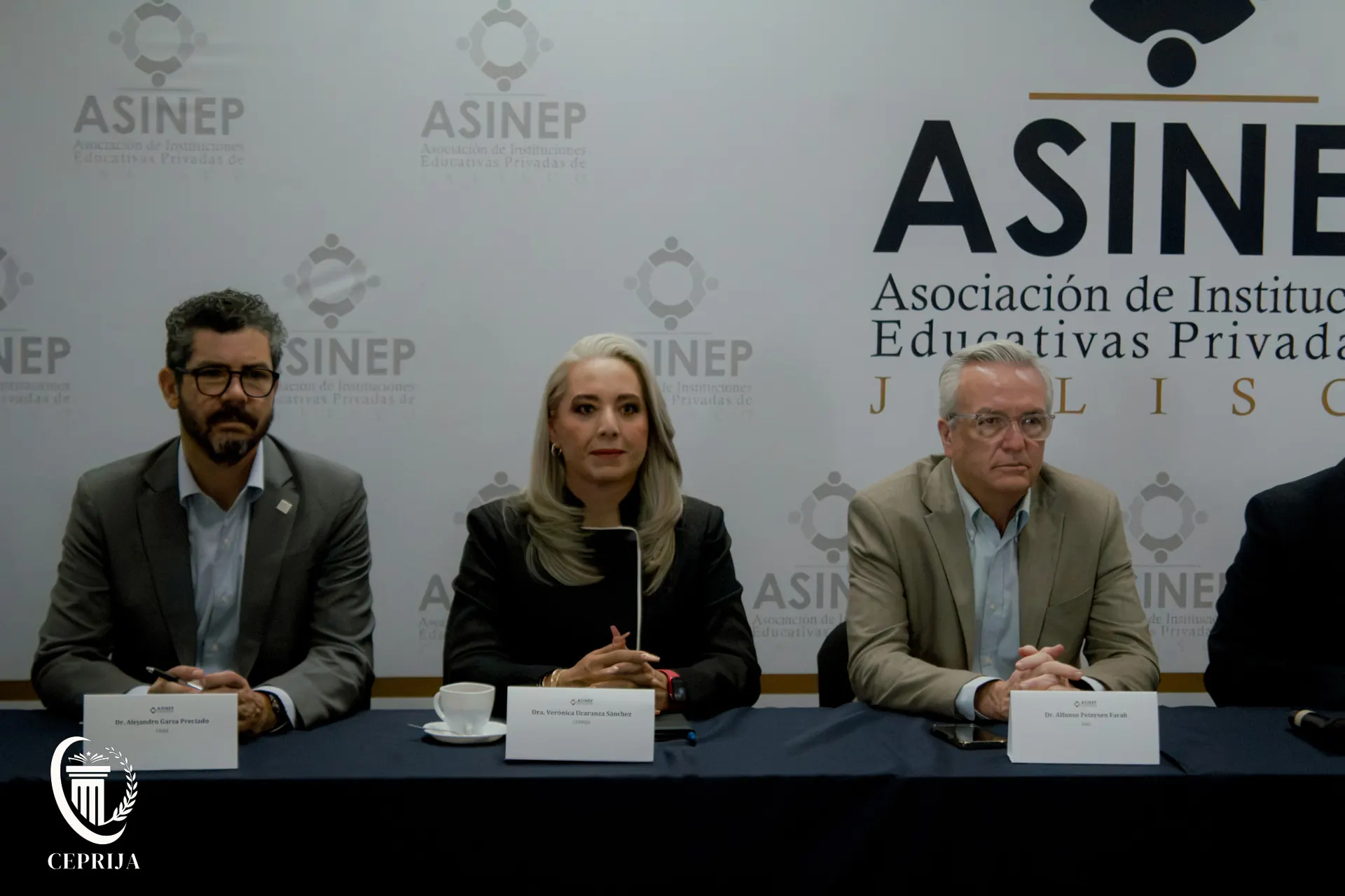 Representantes de instituciones educativas particulares de Jalisco en ASINEP