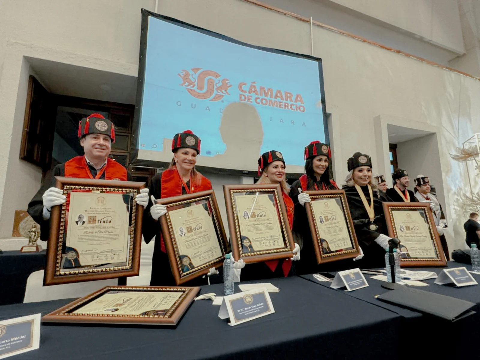 Rectora de CEPRIJA, recibe Doctorado Honoris Causa