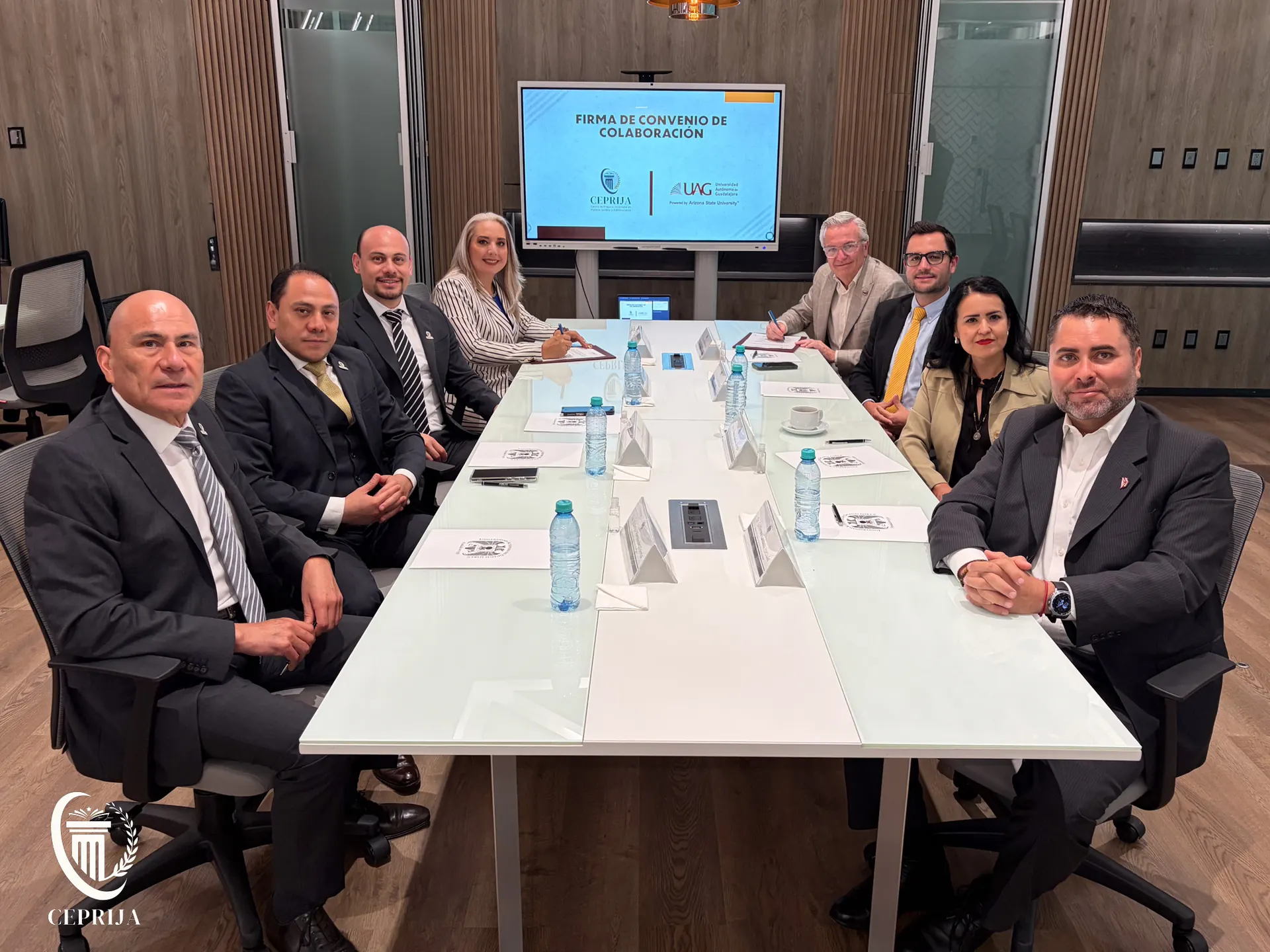 Firma del convenio de colaboración entre CEPRIJA y UAG